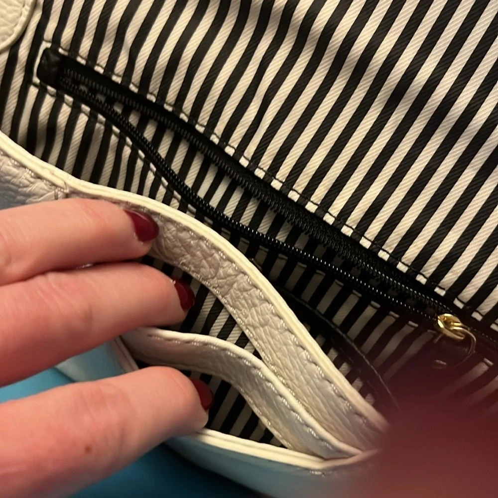 Closing closet. Make your offer and it’s yours! 
Kate Spade cross body bag - Picture 3 of 6